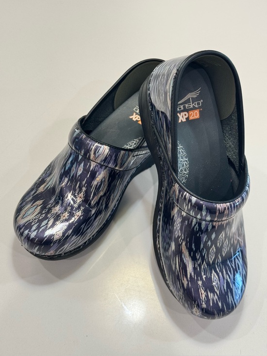 Dansko Shoes - Dansko XP 2.0 Clogs Womens EU-38/US-7.5-8 Southwestern Multicolor Patent Leather